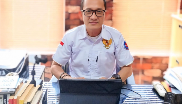 Bangka Belitung - Saat Presiden Prabowo Subianto dengan tegas memberi amanat kepada Gubernur Kepulauan Bangka Belitung, Hidayat Arsani, untuk memutus mata rantai penyelundupan pasir timah yang selama ini telah menjadi luka lama di negeri penghasil logam strategis itu, publik menyambut dengan harapan besar. Harapan bahwa di bawah kepemimpinan nasional yang kuat dan regional yang responsif, praktik culas para mafia timah bisa dihentikan. Namun, kenyataan tak semudah retorika.