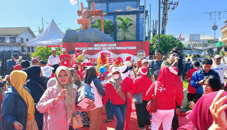 PANGKALPINANGPOST.COM (BANGKA BELITUNG) — Deklarasi Paslon “Merdeka” (Membangun bersama Ramida dan Eka) pada Minggu 15 Juni 2025, bukan sekadar sebuah deklarasi diumumkan. Tapi sebuah perlawanan digemakan. Tepat pukul 14.00 WIB, di Tugu Kerito Surong, suara rakyat yang selama ini tenggelam di balik dominasi partai politik, akhirnya punya panggungnya sendiri. Senin (16/6/2025).