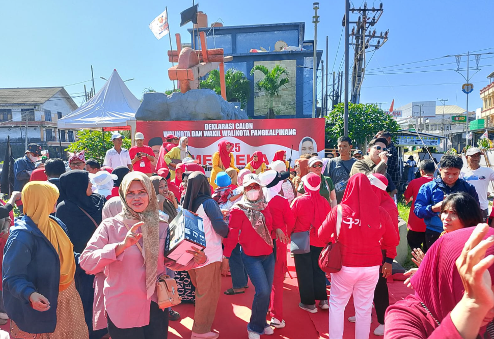 PANGKALPINANGPOST.COM (BANGKA BELITUNG) — Deklarasi Paslon “Merdeka” (Membangun bersama Ramida dan Eka) pada Minggu 15 Juni 2025, bukan sekadar sebuah deklarasi diumumkan. Tapi sebuah perlawanan digemakan. Tepat pukul 14.00 WIB, di Tugu Kerito Surong, suara rakyat yang selama ini tenggelam di balik dominasi partai politik, akhirnya punya panggungnya sendiri. Senin (16/6/2025).